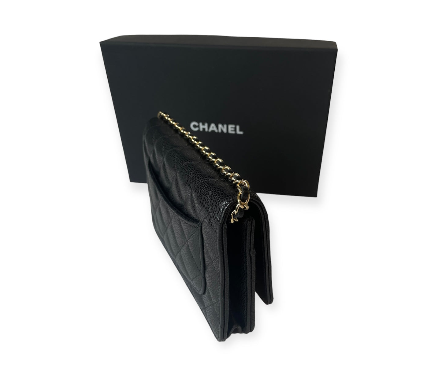 Carteira Chanel com corrente - Hardware dourado