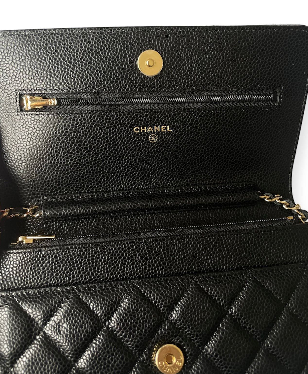 Carteira Chanel com corrente - Hardware dourado